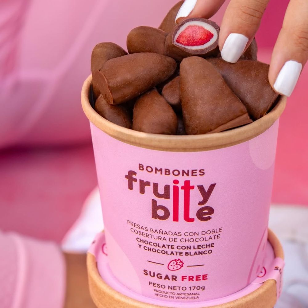 Fruity Bites Fresas Sugar Free Bañadas con Doble Cobertura de Chocolate de Leche y Chocolate Blanco 170gr