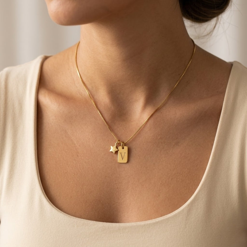 H&Co Collar de Cadena Plaquita Inicial V
