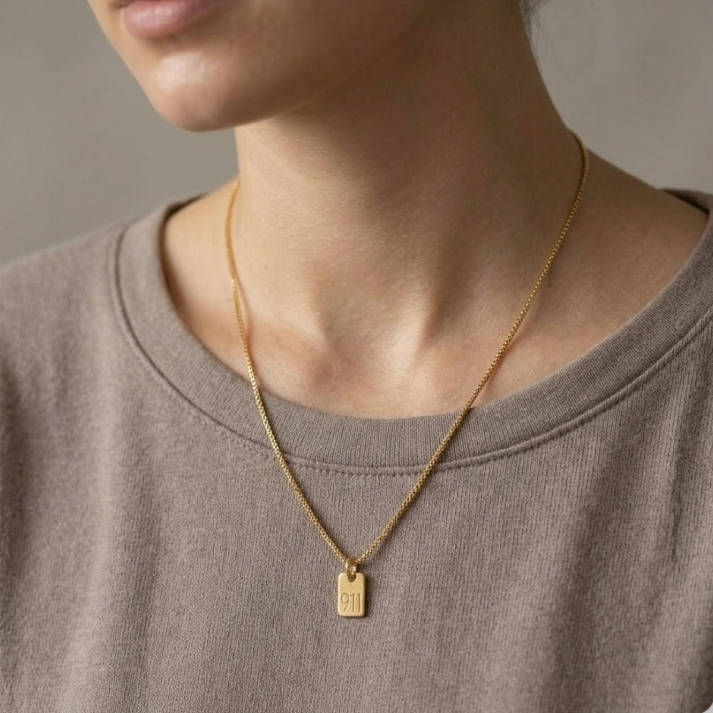 H&Co Collar de Cadena con Plaquita 911