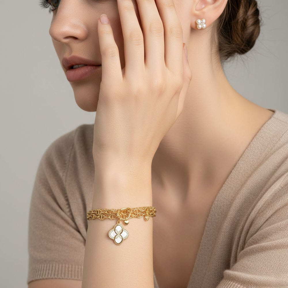 Tahari Set De Pulsera y Zarcillos Dorados