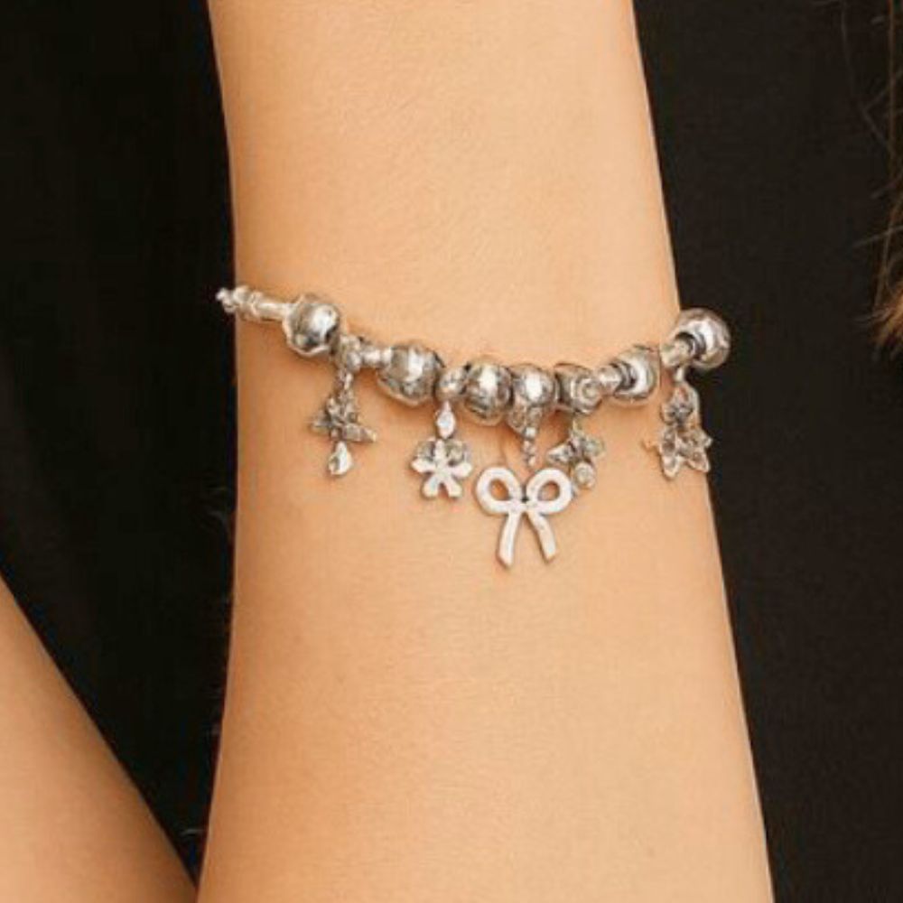 Adrienne Vittadini Pulsera Con Dijes