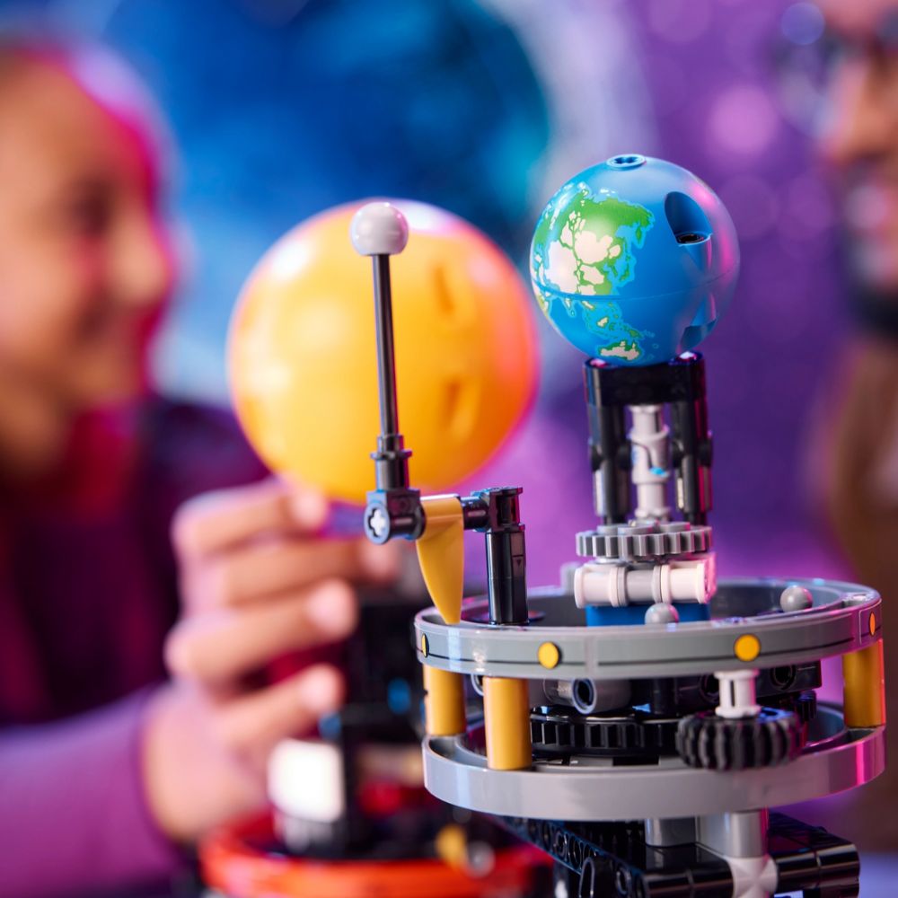 Lego Technic Planet Earth And Moon In Orbit 526 Pzs 10+