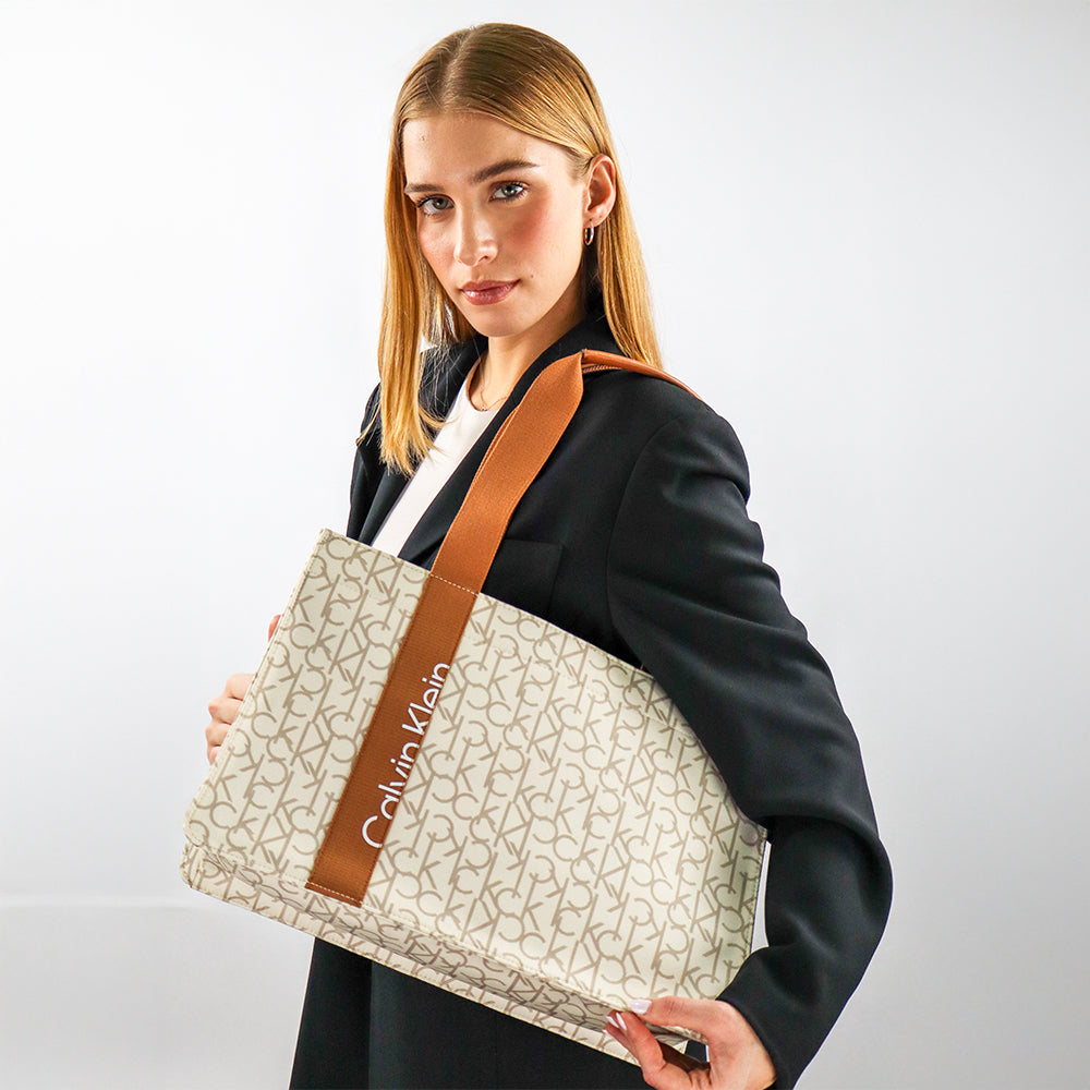 Calvin Klein Cartera Van A Handbag