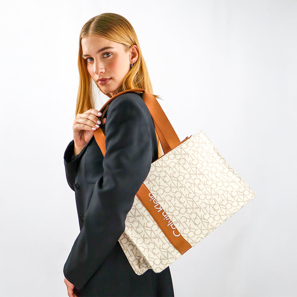 Calvin Klein Cartera Van A Handbag