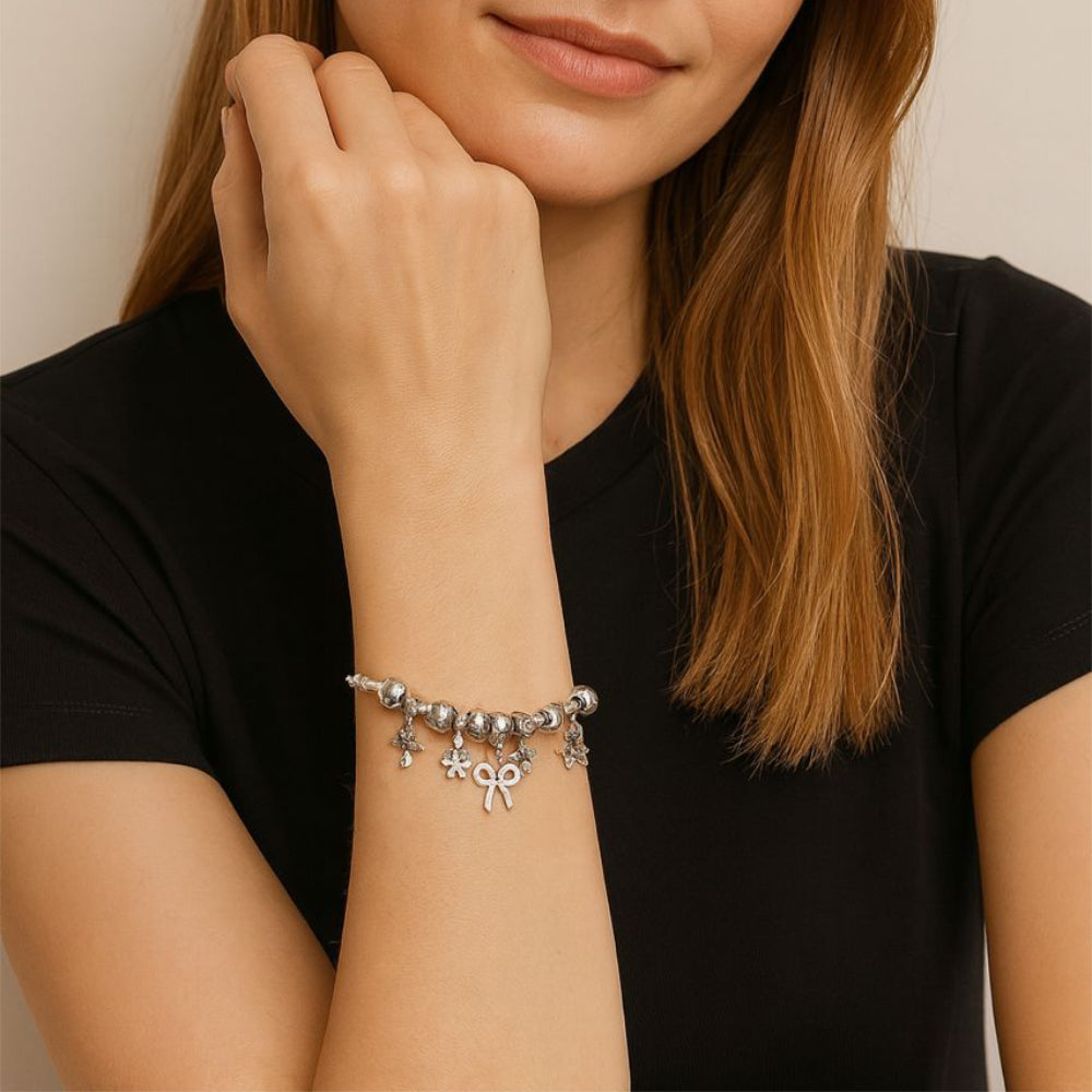 Adrienne Vittadini Pulsera Con Dijes