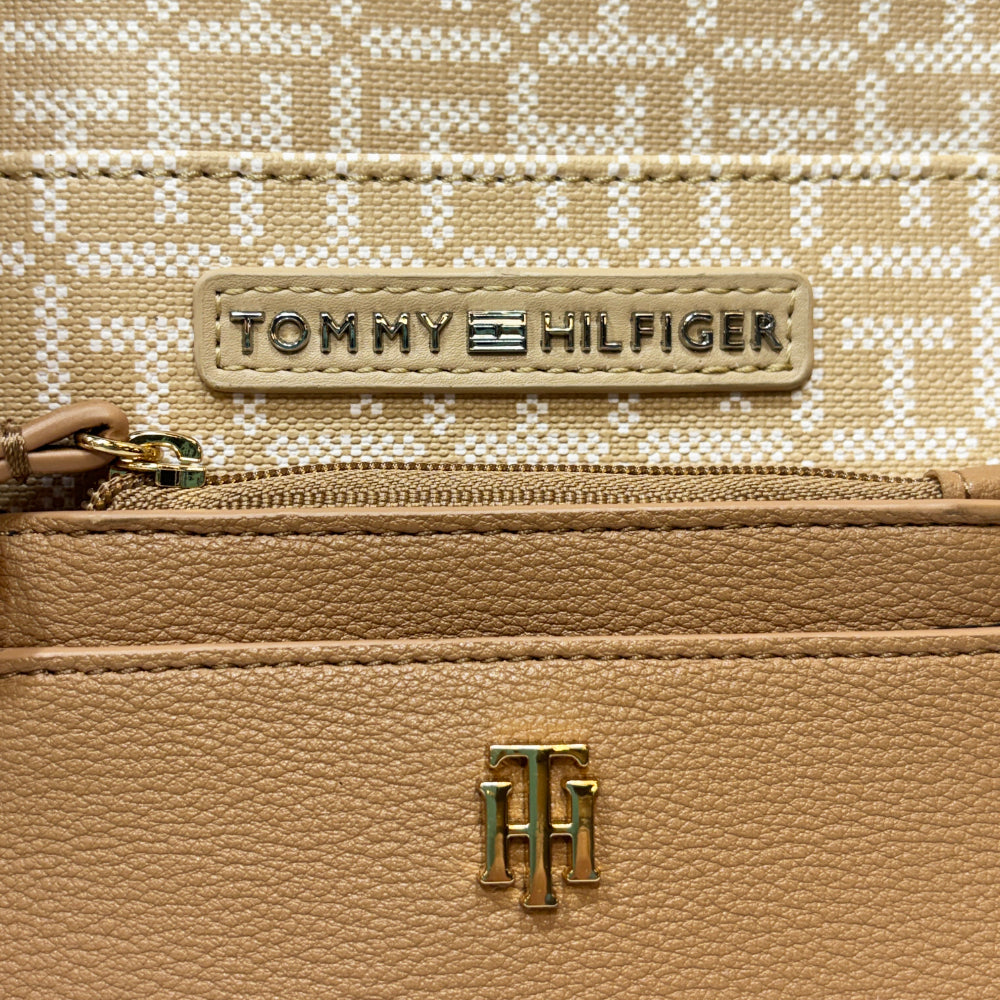 Tommy Hilfiger Cartera Muñequera Beige Monogram Wristlet