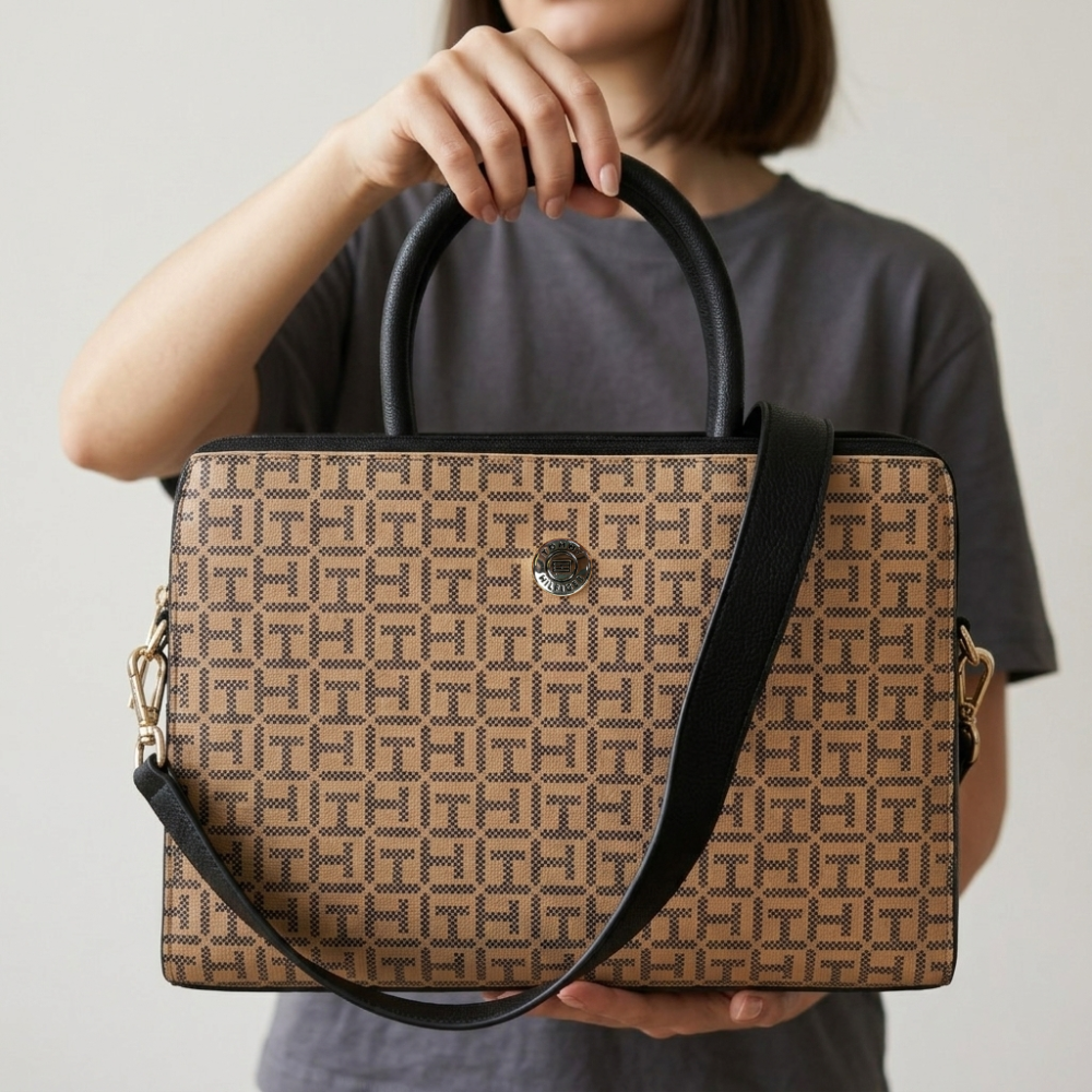 Tommy Hilfiger Cartera Beige & Navy