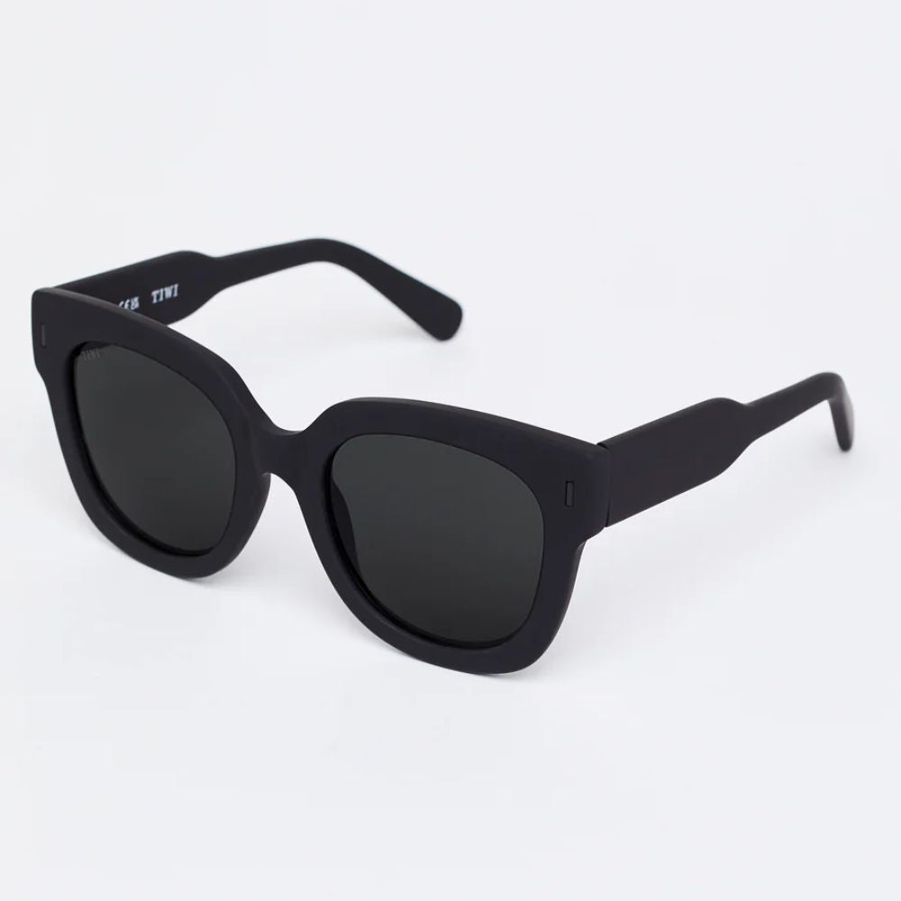 Tiwi Kerr 91 Total Black Edition