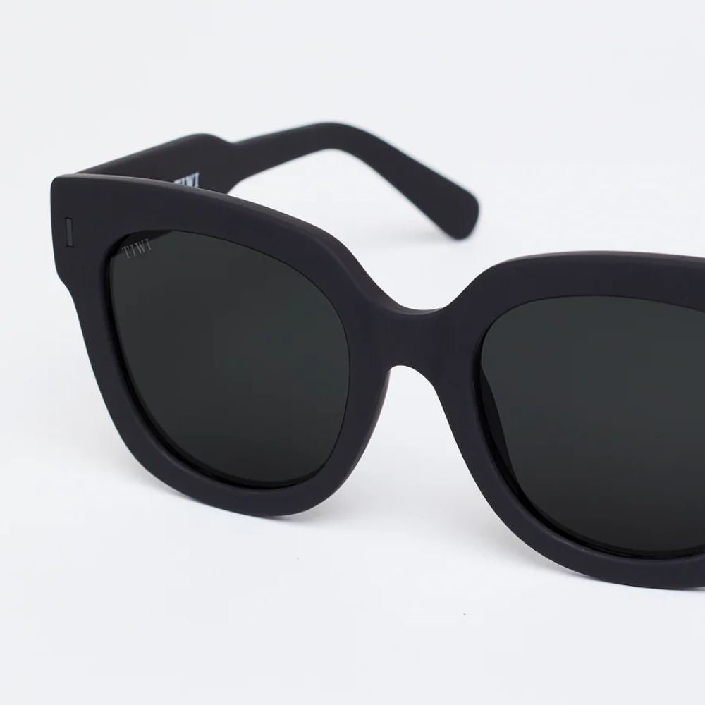 Tiwi Kerr 91 Total Black Edition