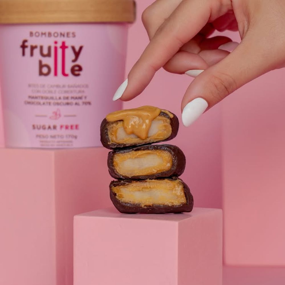 Fruity Bites Sugar Free Bites de Cambur Bañados con Doble Cobertura Mantequilla de Mani y Chocolate Oscuro al 70%  170gr