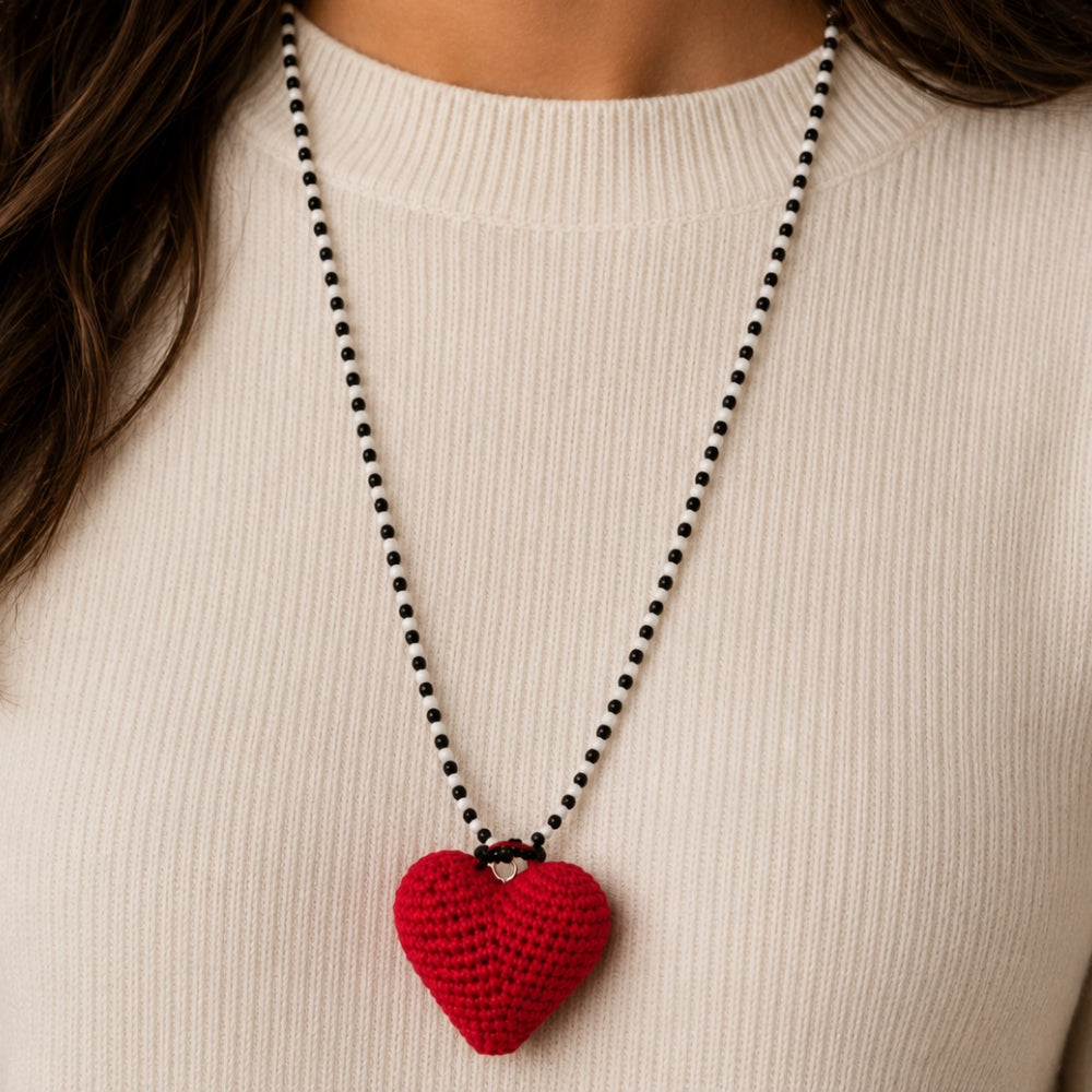 H&Co Collar Para Damas Corazon De Mar Blanco y Negro