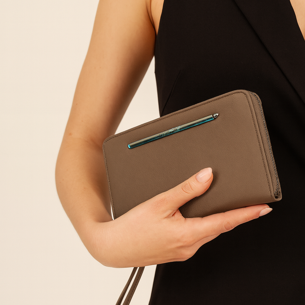 Steve Madden Monedero Bzippy Mushroom Zip Around