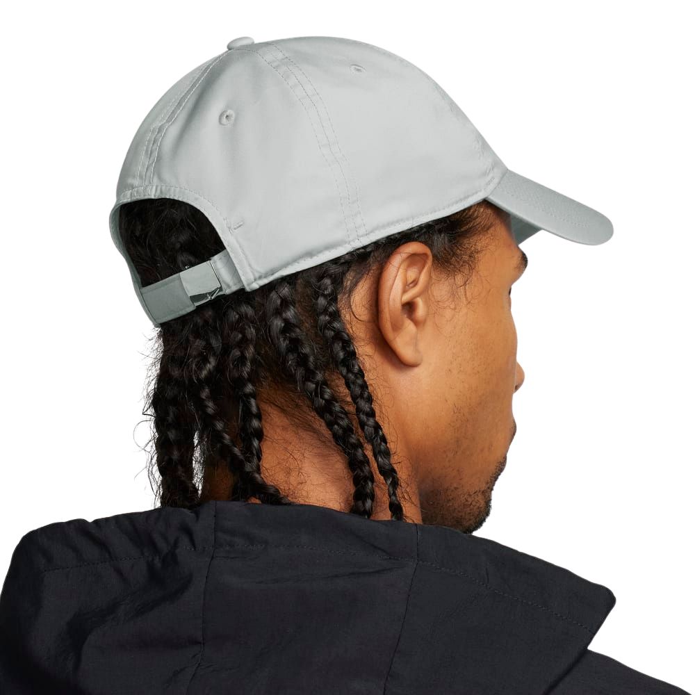 Nike Gorra Dri Fit Club Unstructured Gris Metalizado