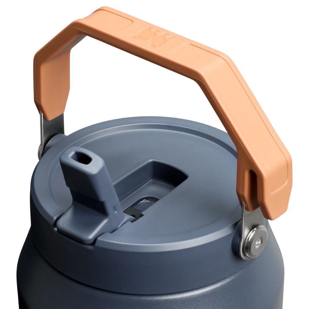 Stanley Termo The Iceflow Flip Straw Jug Color Dried Twilight 64oz