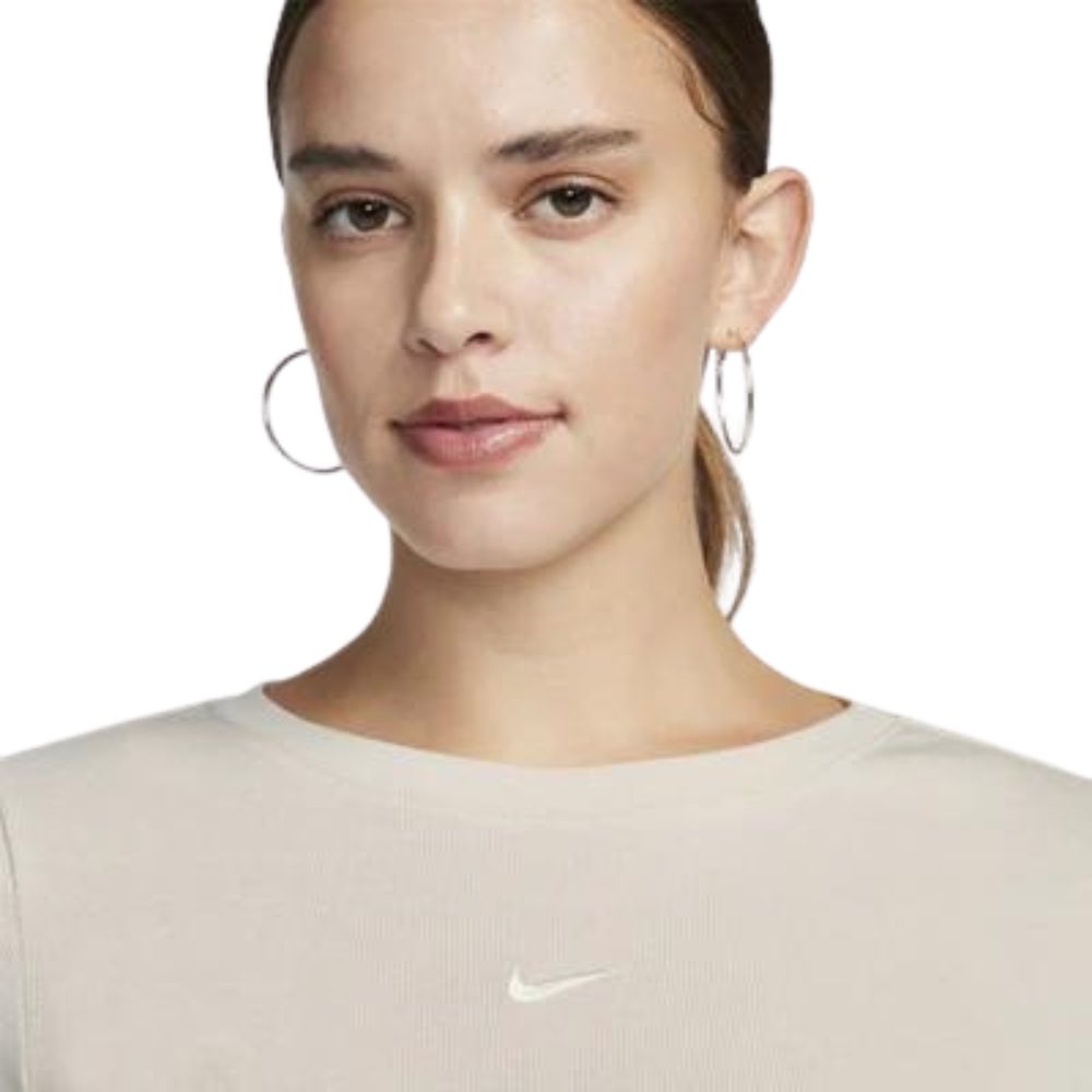 Nike T-Shirt Para Damas Tight-Fit Color Crudo