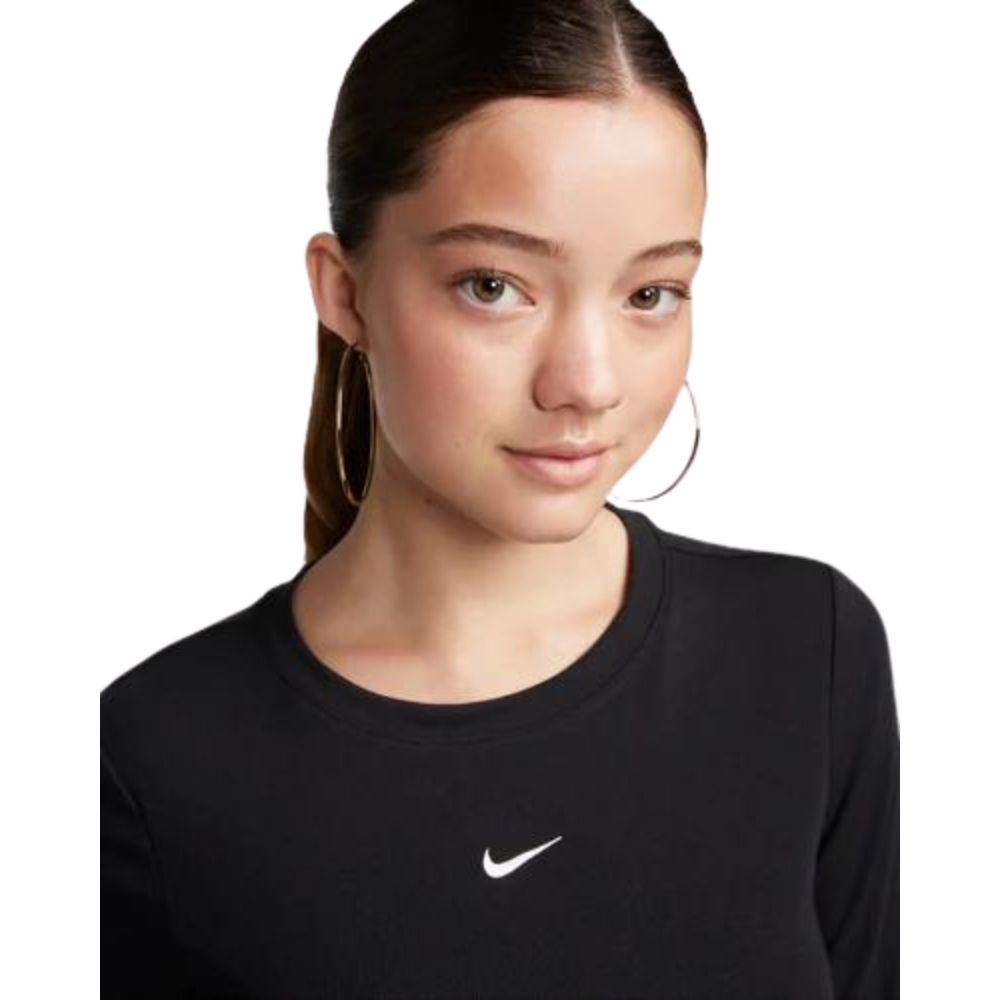 Nike T-Shirt  Para Damas Tight-Fit Color Negro