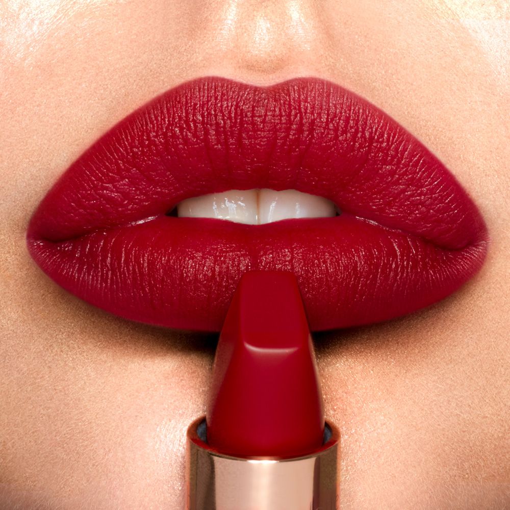 Charlotte Tilbury Labial Matte Revolution Luminous Long Lasting Lipstick Red Carpet Red 3.5g